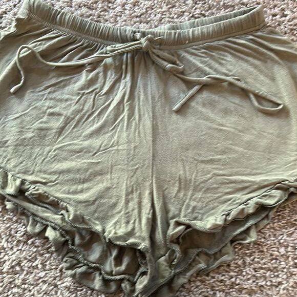 POL flowy shorts in various colors. See pics for colors. Size M - Picture 4 of 9